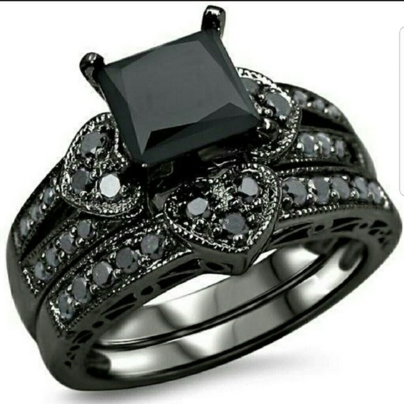 Aprilsplace Jewelry - Black Heart Ring 2 Piece Set Black Gold Size 5